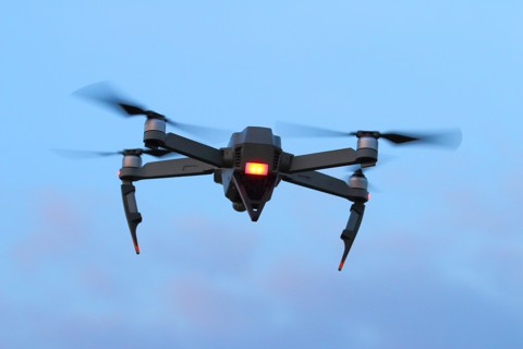 dron_610298258__480x320pxl.jpg