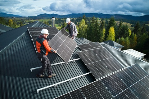 solarni-panely_shutterstock_2325334151_480x320pxl.jpg