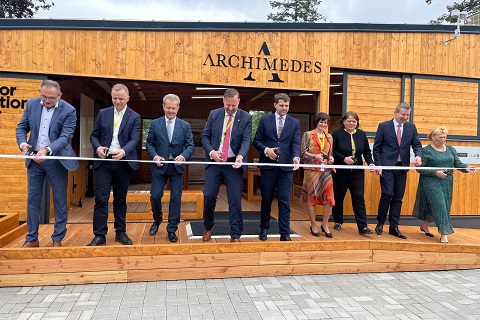 S podporou CzechTrade byla otevřena již pátá venkovní hi-tech učebna. Cílem je propojovat studenty po celém světě